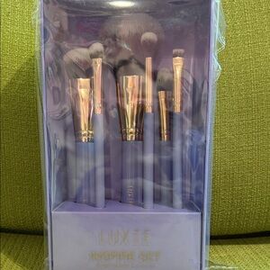Luxie Inspire Set with Gold and Lavender Brushes